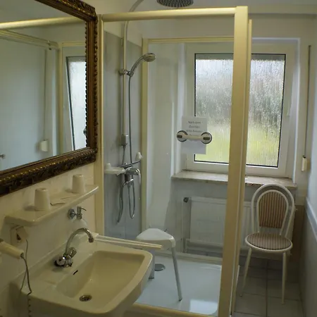 Graf Luckner Hues 샬베우츠